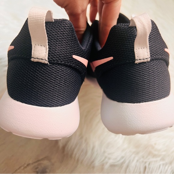 NWT Nike Roshe One Women’s Shoes - Picture 7 of 8